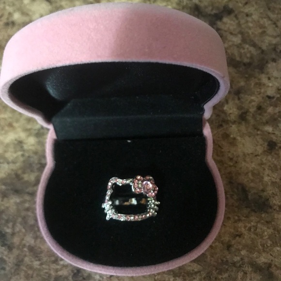 Authentic hello kitty ring with pink jewelry box - Picture 2 of 5